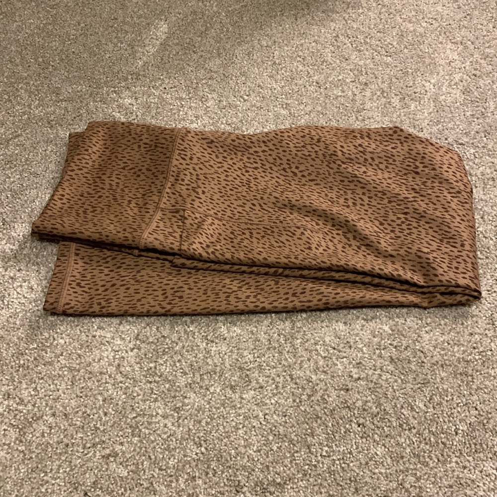 Athleta Salutation Stash Pocket II Tight Leopard Print Medium Tall